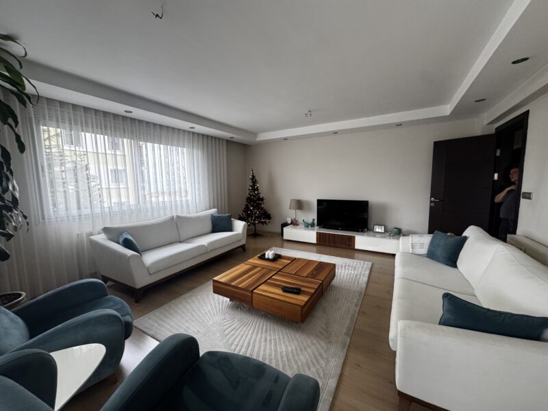 YENİŞEHİR MAH.3,000M2 ARSA İÇERİSİNDE HAVUZLU AÇIK OTOPAKLI