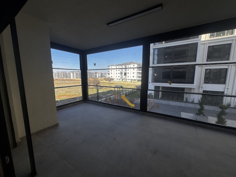 ELİT'ten YENİŞAFAK MAH HAVUZLU SİTE AÇIK KAPALI OTOPARK GİYOTİN CAM BALKONLU 3,5+1 FIRSAT DAİRE