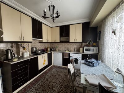 ELİT'den AKKONAKTA 11 YILLIK ARAKAT 112 M2 2+1 BEYAN SIKINTI YOK
